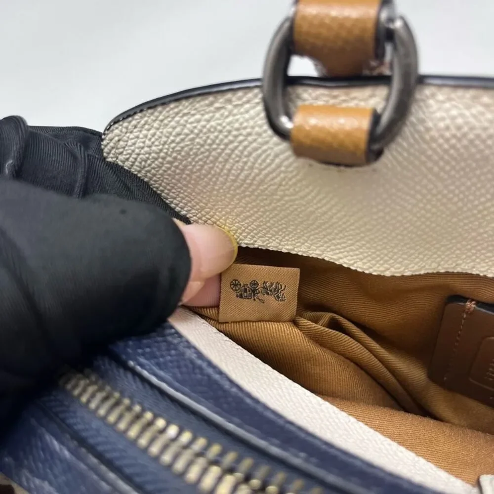 Coach Women Pre-Loved Bag Very Good Condition